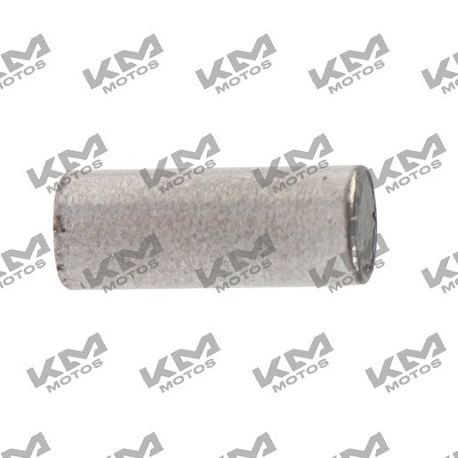 Pin de sistema de motor Italika Zdm200/dm125, original, de 4x10 mm, visible en la imagen, para reparación y mantenimiento.