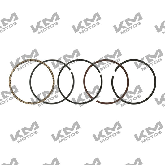 Anillos de pistón originales Italika FT125 y FORZA 125 en un sistema de motor, con componentes metálicos visibles.