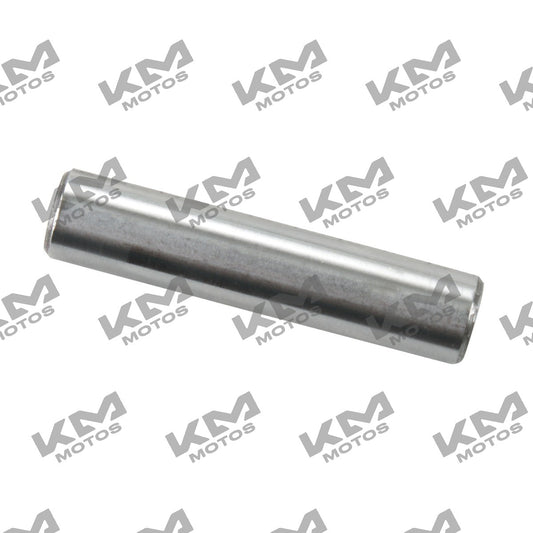 Eje de reducción de marcha para motos Italika CS125, XS125, DS150, XS150, GS150 y GTS, imagen en color plateado.